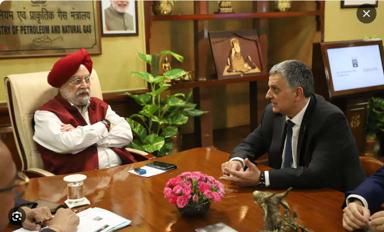 Horacio Marín con Hardeep Singh Puri, Ministro de Petróleo de la India